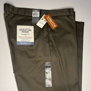 Dockers Signature Khaki straight fit pants 38x34 Brand New with tags